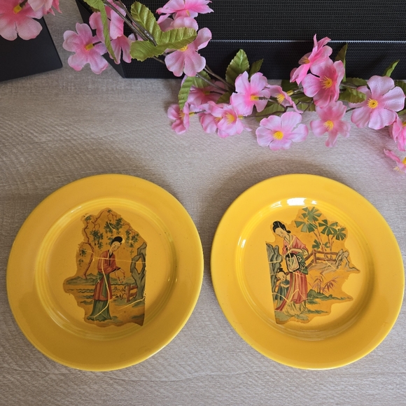 Vintage, Pair of Oriental Decropage Plates - Picture 3 of 5